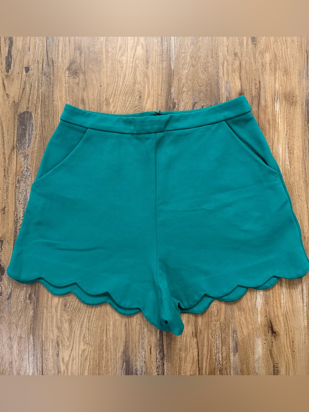 Lush Green High-Rise Scallop Hem Tailored Women's Medium Shorts Dressy Casual